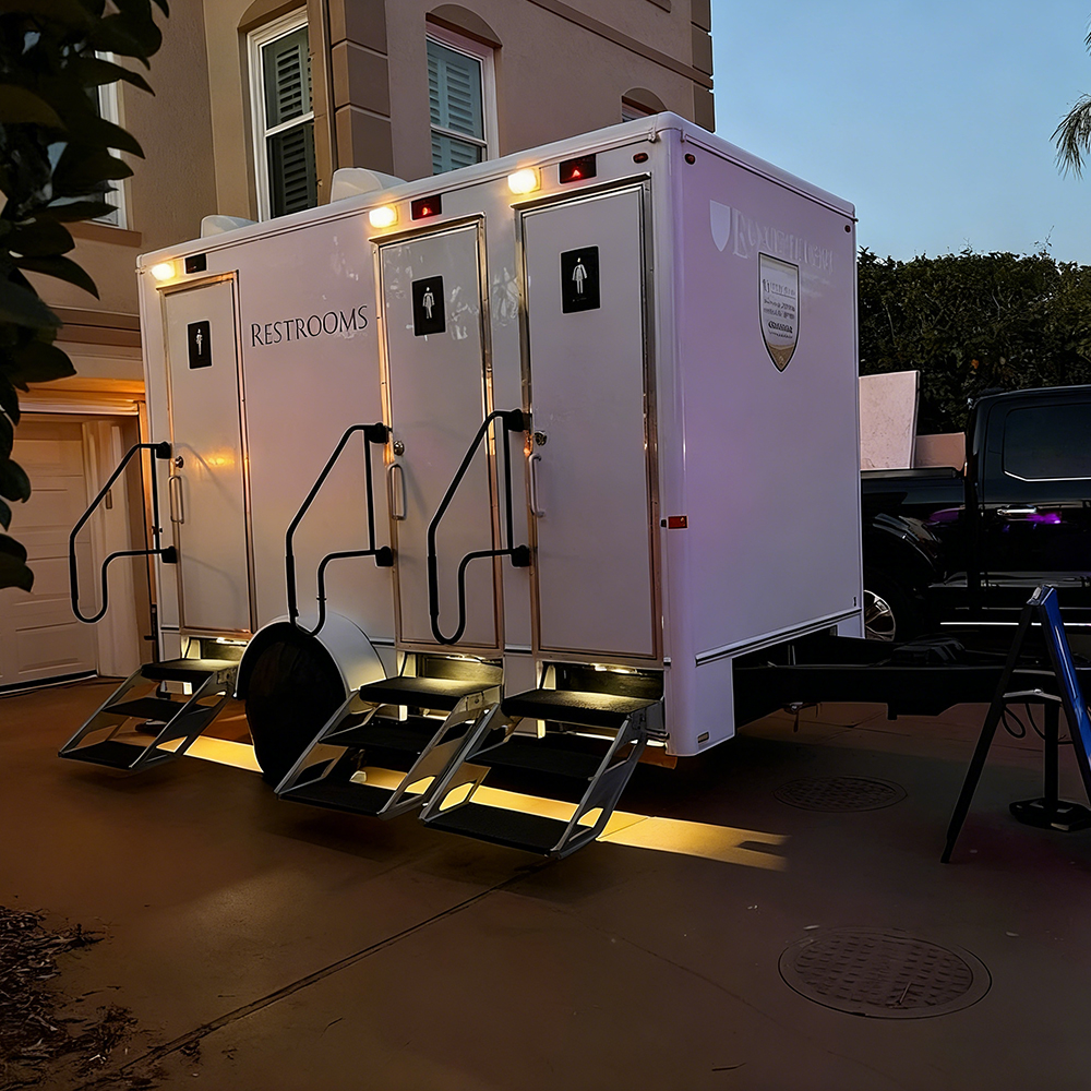 Mobile Toilet Trailer Luxury 3 - Outdoor Camping Rental 리뷰 및 가격
