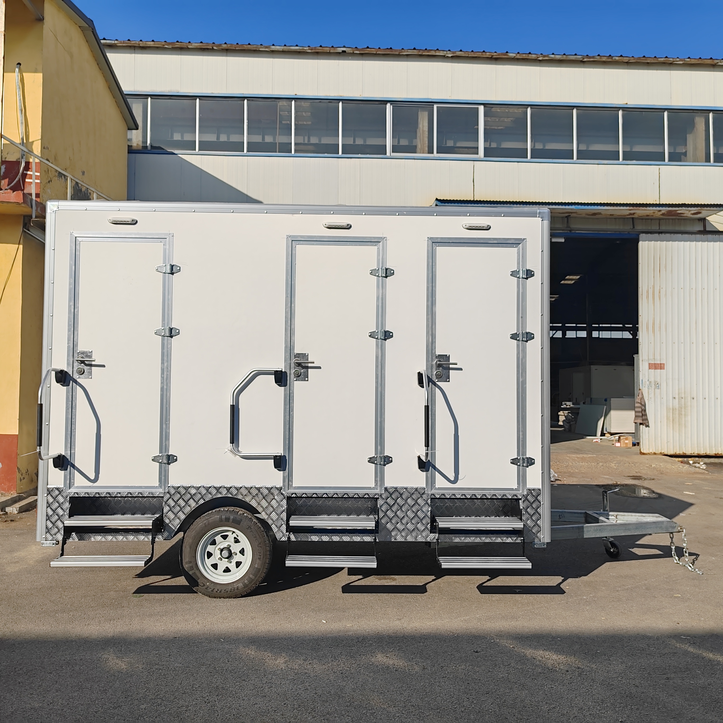 Mobile Toilet Trailer Luxury 3 - Outdoor Camping Rental 리뷰 및 가격